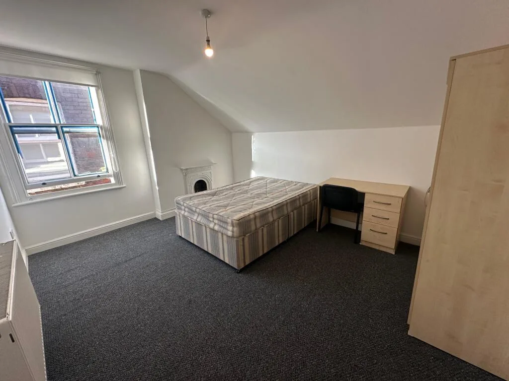 7 bedroom semi-detached house for rent