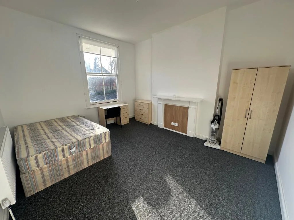 7 bedroom semi-detached house for rent