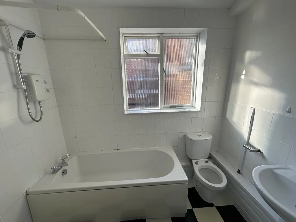 7 bedroom semi-detached house for rent
