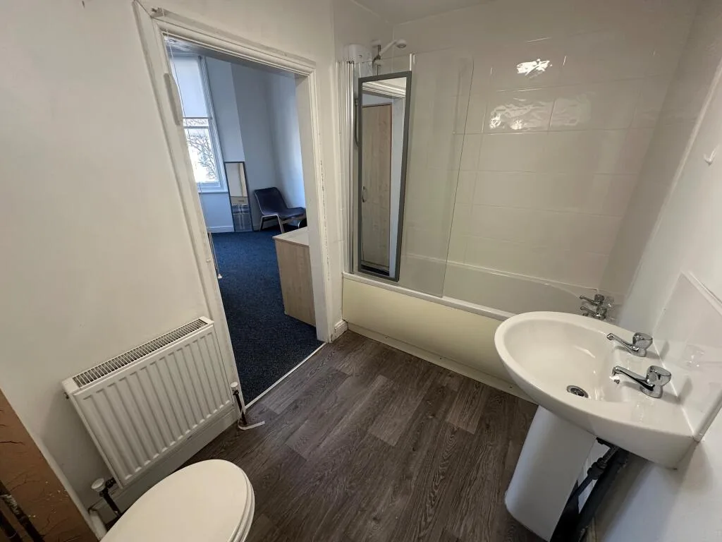 7 bedroom semi-detached house for rent