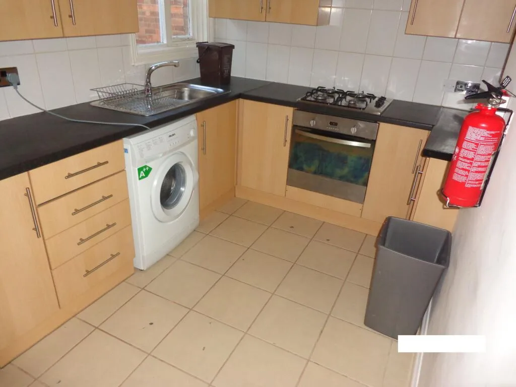 6 bedroom terraced house for rent
