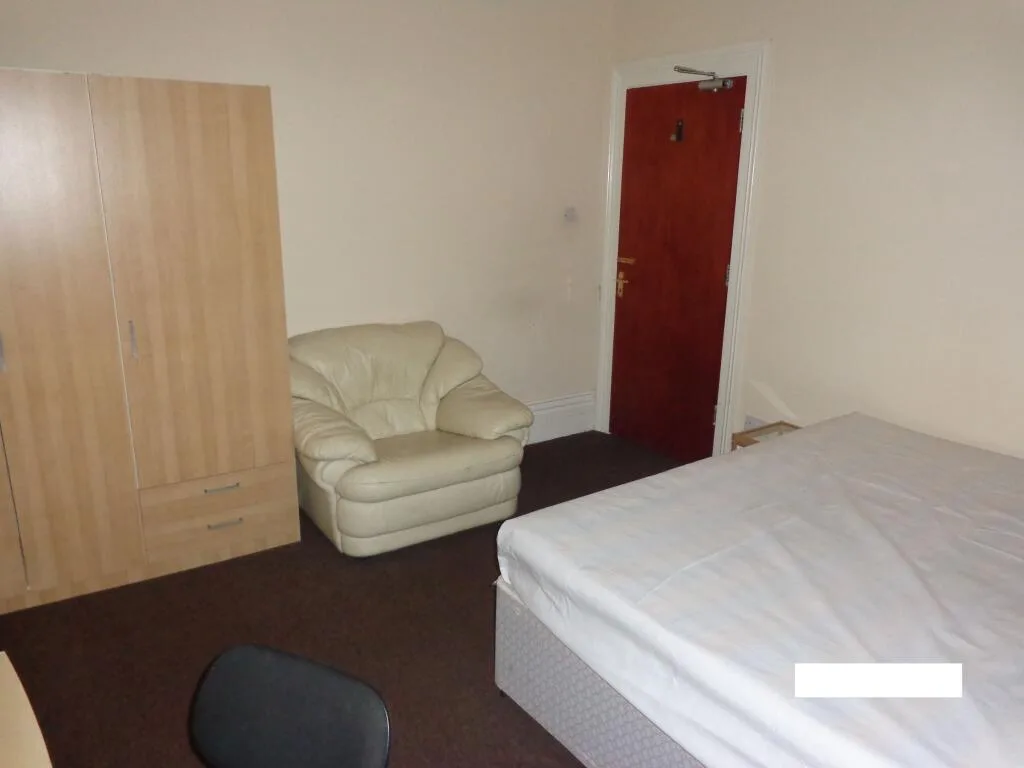 6 bedroom terraced house for rent