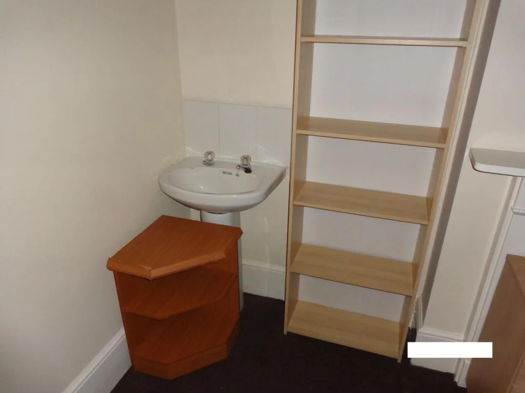 6 bedroom terraced house for rent