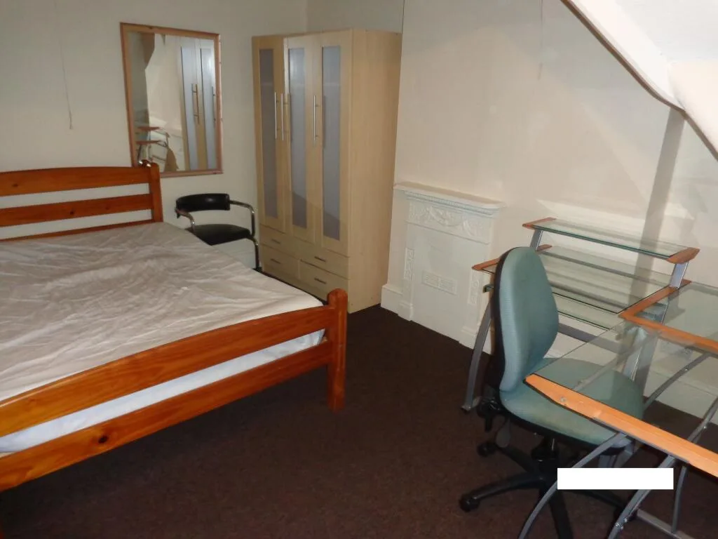 6 bedroom terraced house for rent