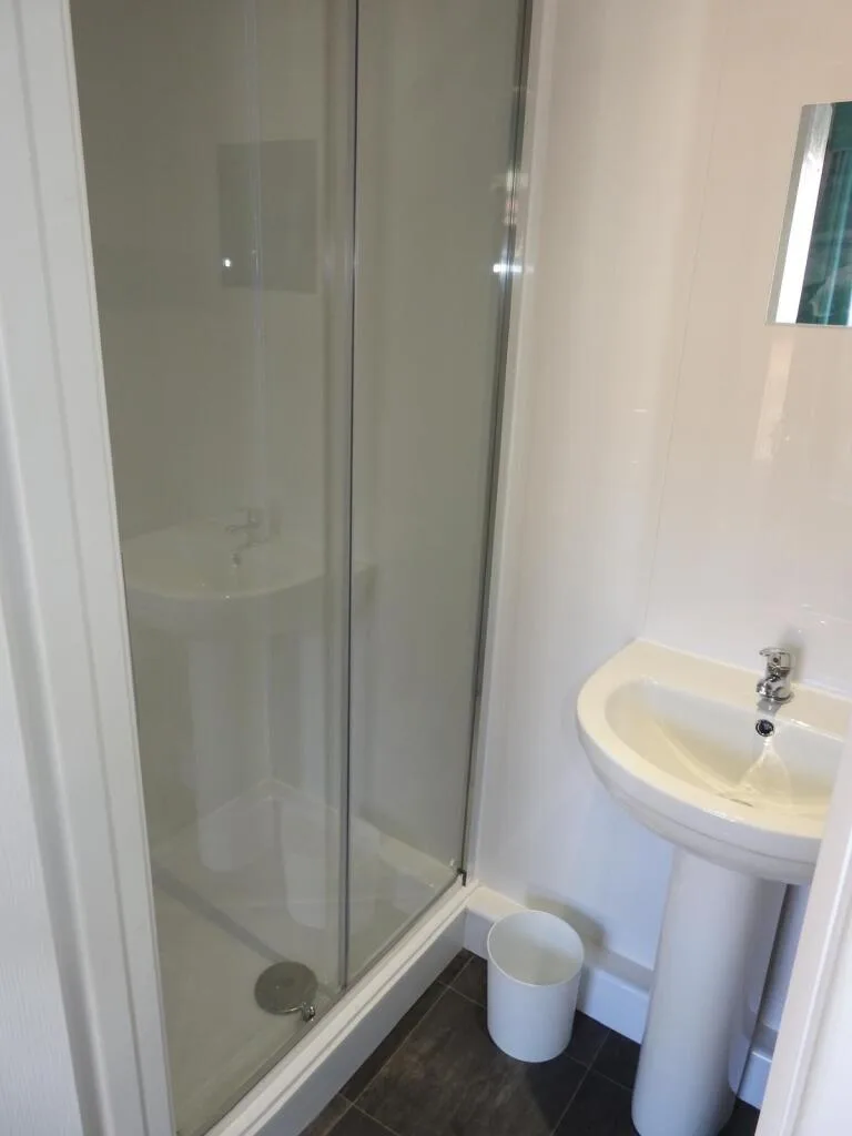6 bedroom terraced house for rent