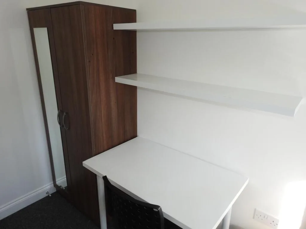 6 bedroom terraced house for rent