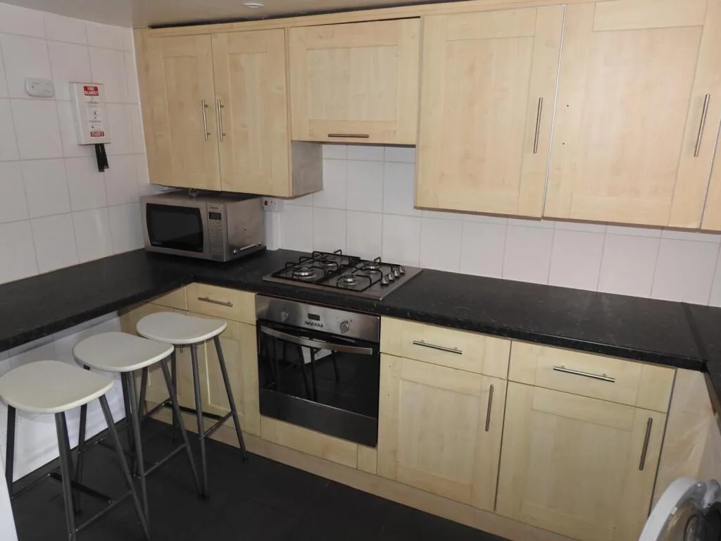 6 bedroom terraced house for rent