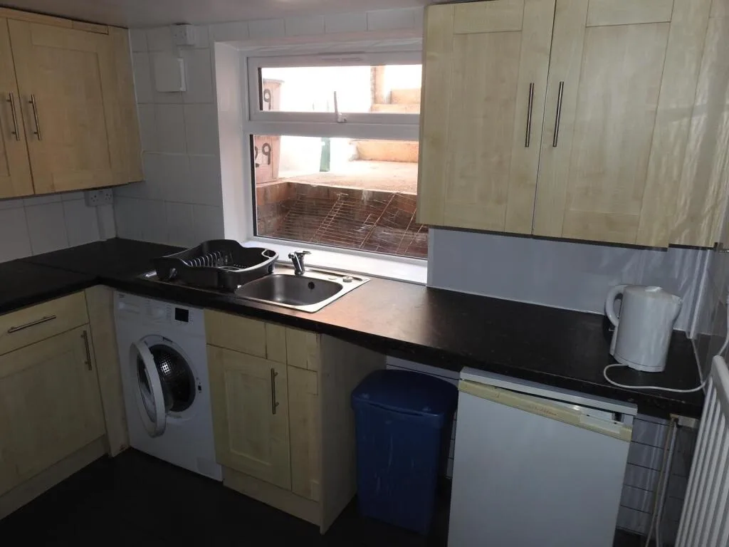 6 bedroom terraced house for rent