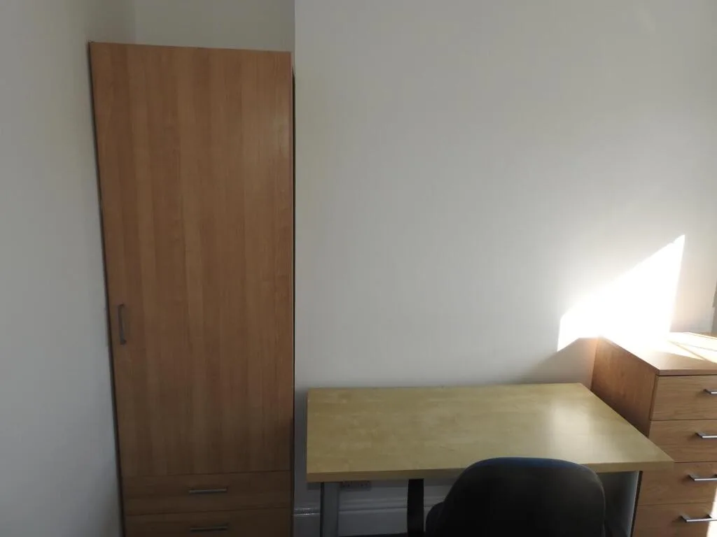 6 bedroom terraced house for rent