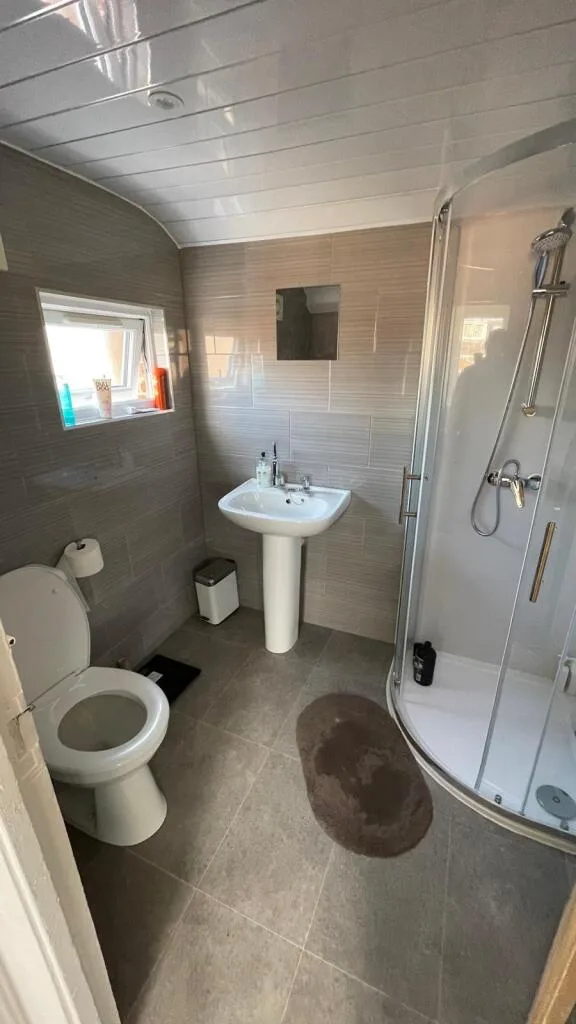 6 bedroom terraced house for rent