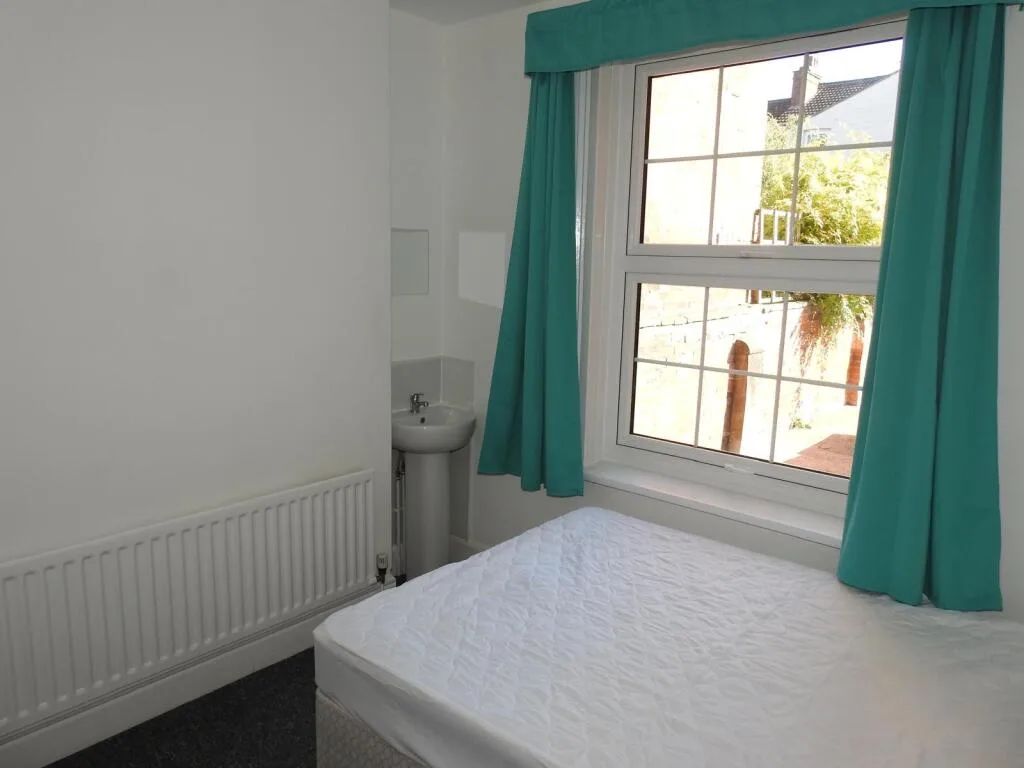 6 bedroom terraced house for rent