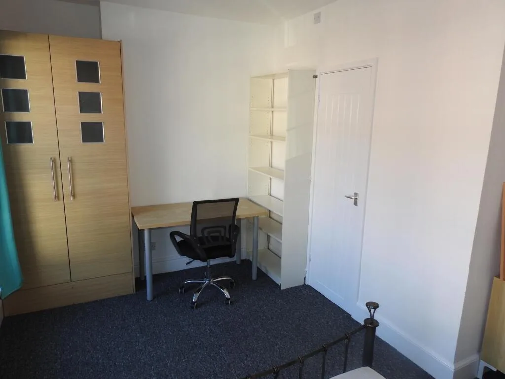 6 bedroom terraced house for rent