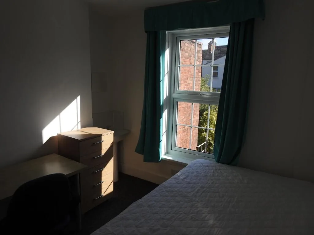 6 bedroom terraced house for rent