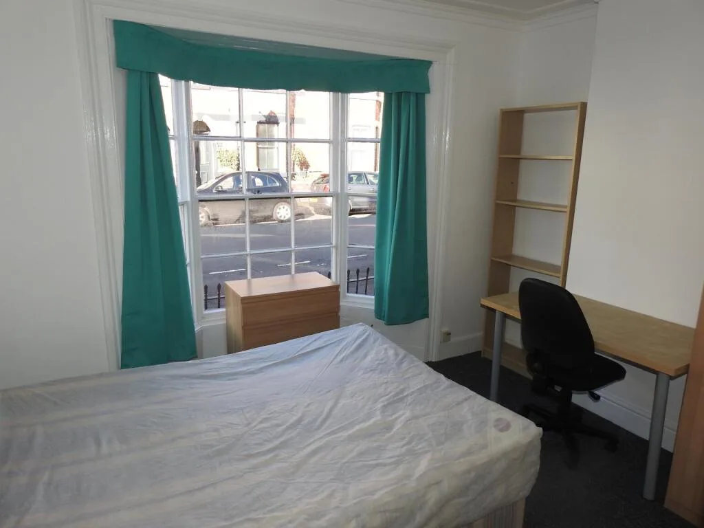 6 bedroom terraced house for rent
