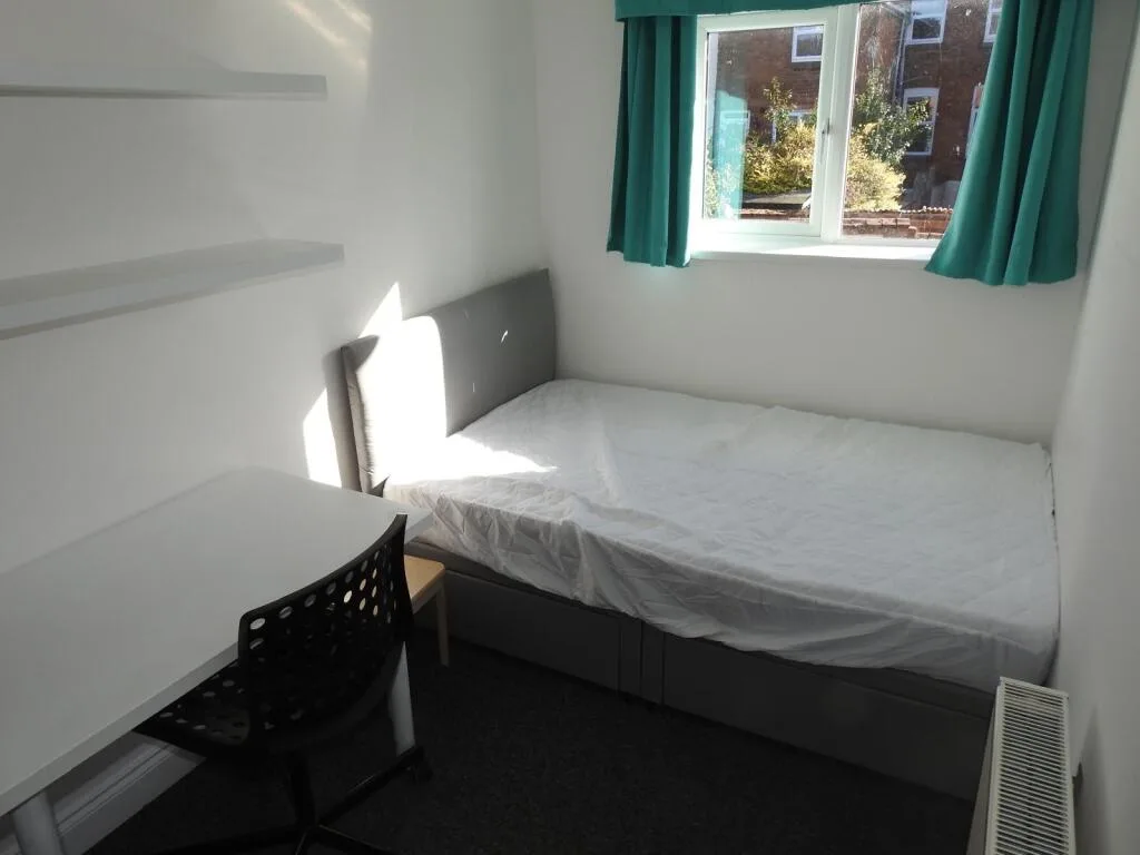 6 bedroom terraced house for rent