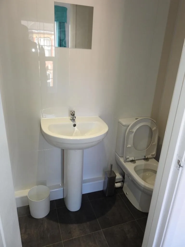 6 bedroom terraced house for rent