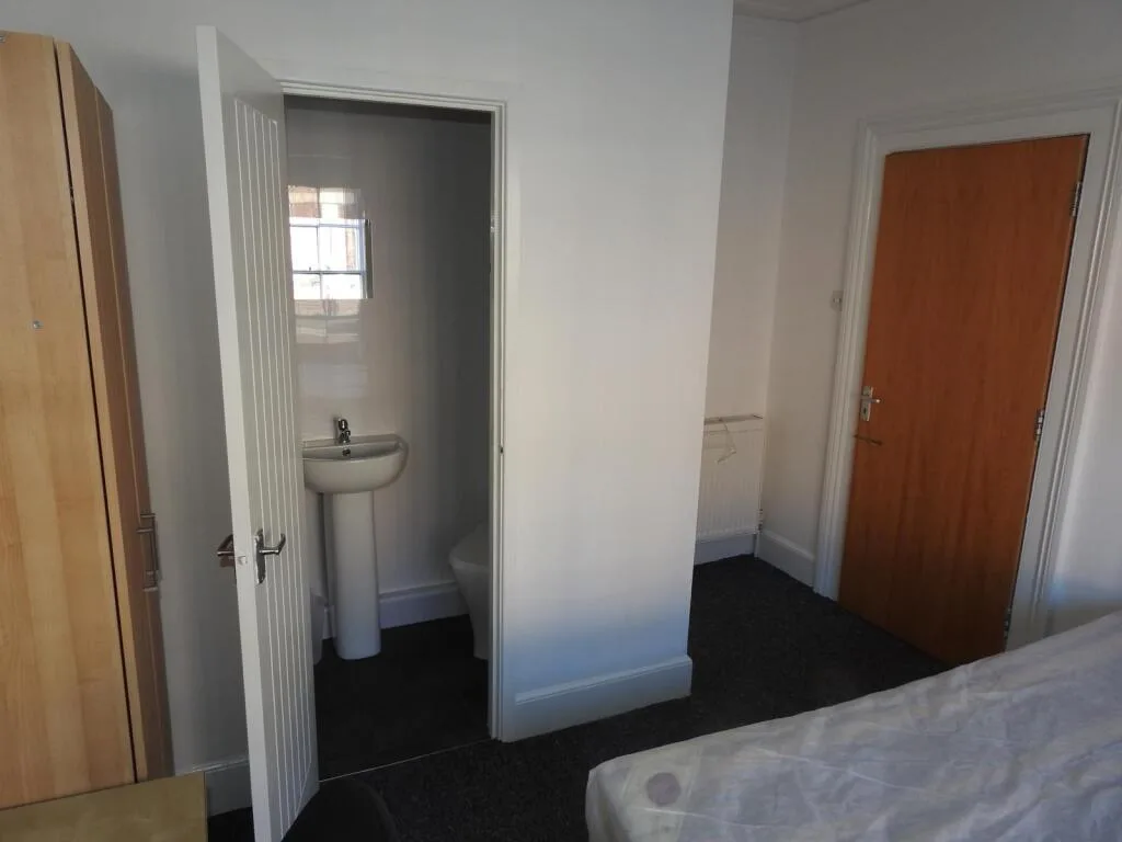 6 bedroom terraced house for rent