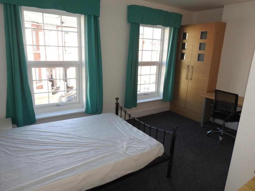 6 bedroom terraced house for rent