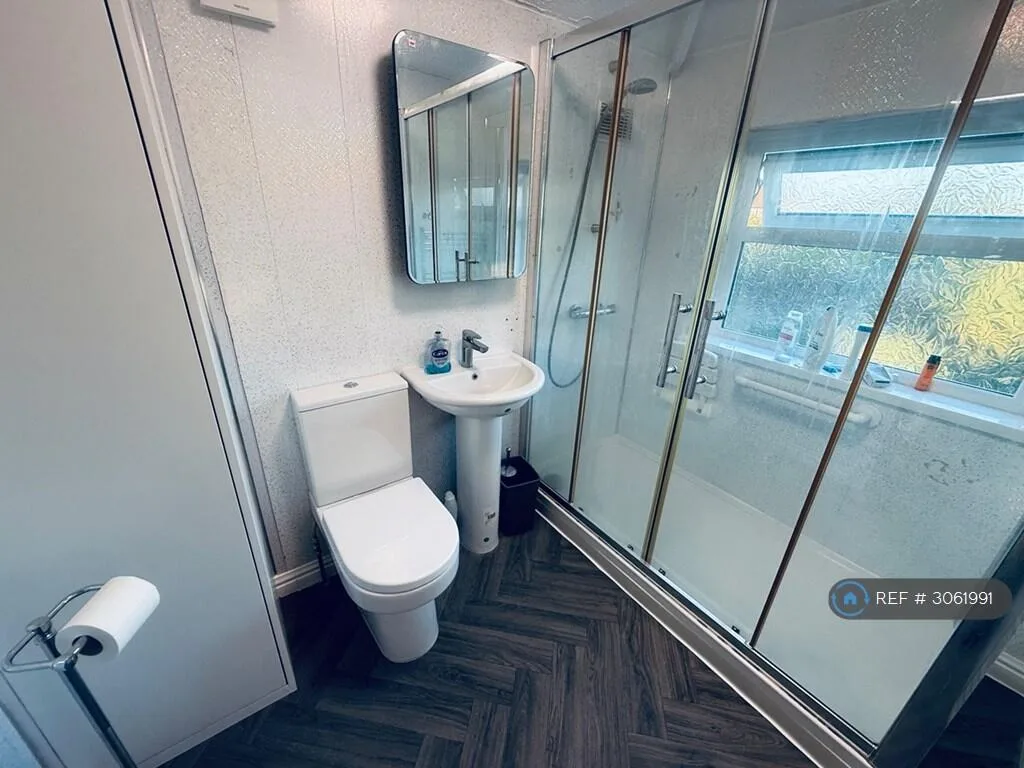 3 bedroom semi-detached house for rent