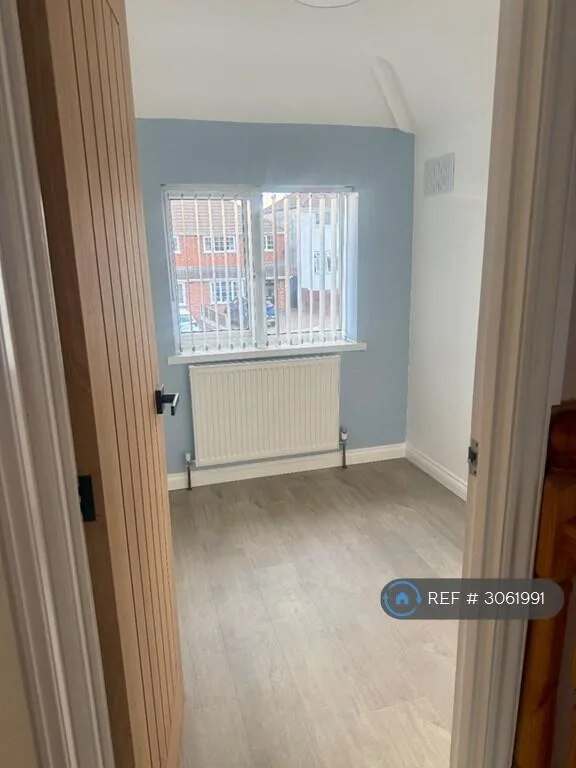 3 bedroom semi-detached house for rent