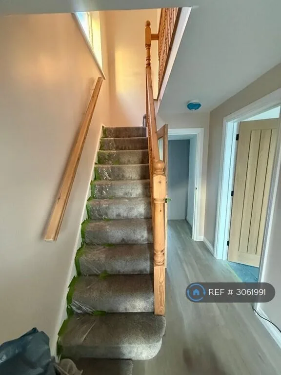 3 bedroom semi-detached house for rent