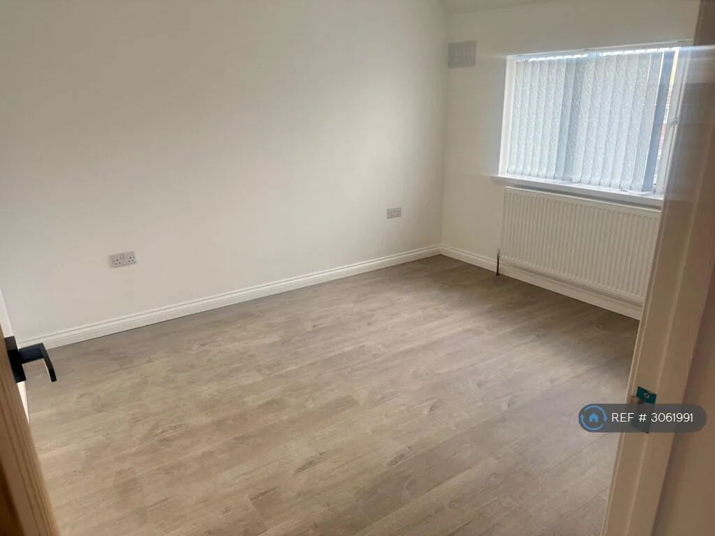 3 bedroom semi-detached house for rent