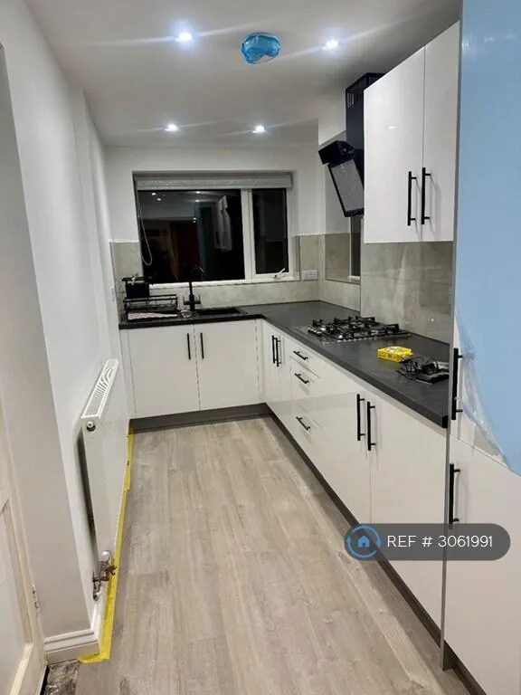 3 bedroom semi-detached house for rent