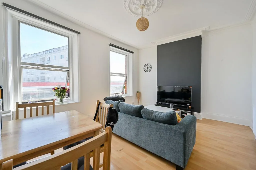3 bedroom maisonette for rent