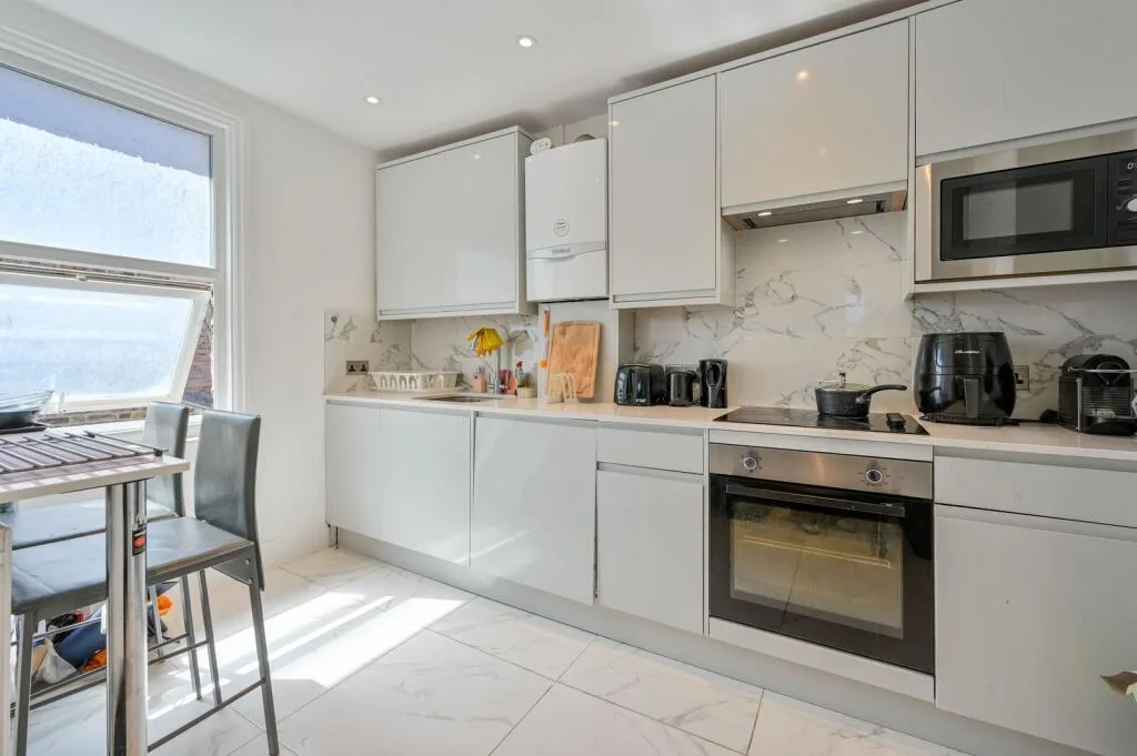 3 bedroom maisonette for rent