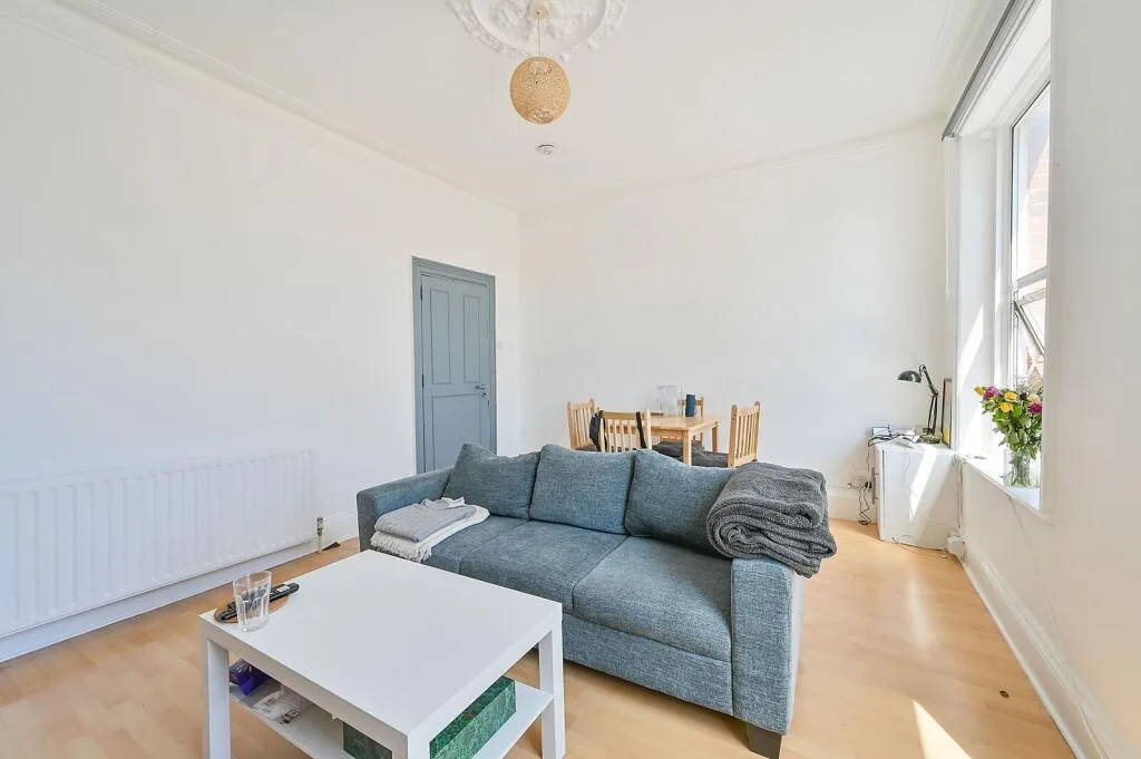 3 bedroom maisonette for rent