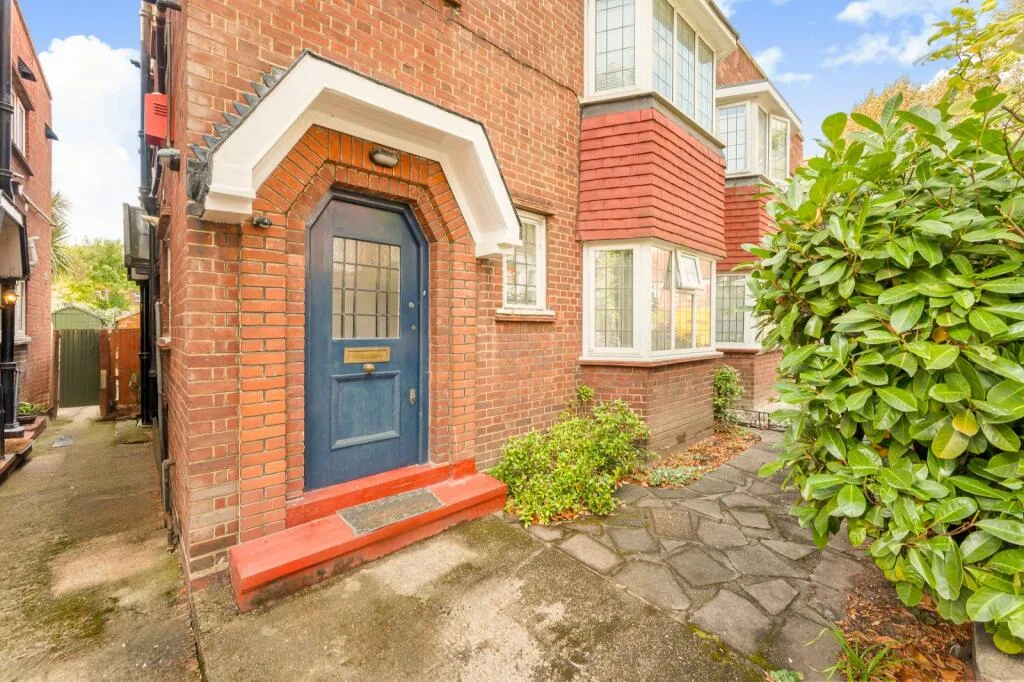 2 bedroom maisonette for rent