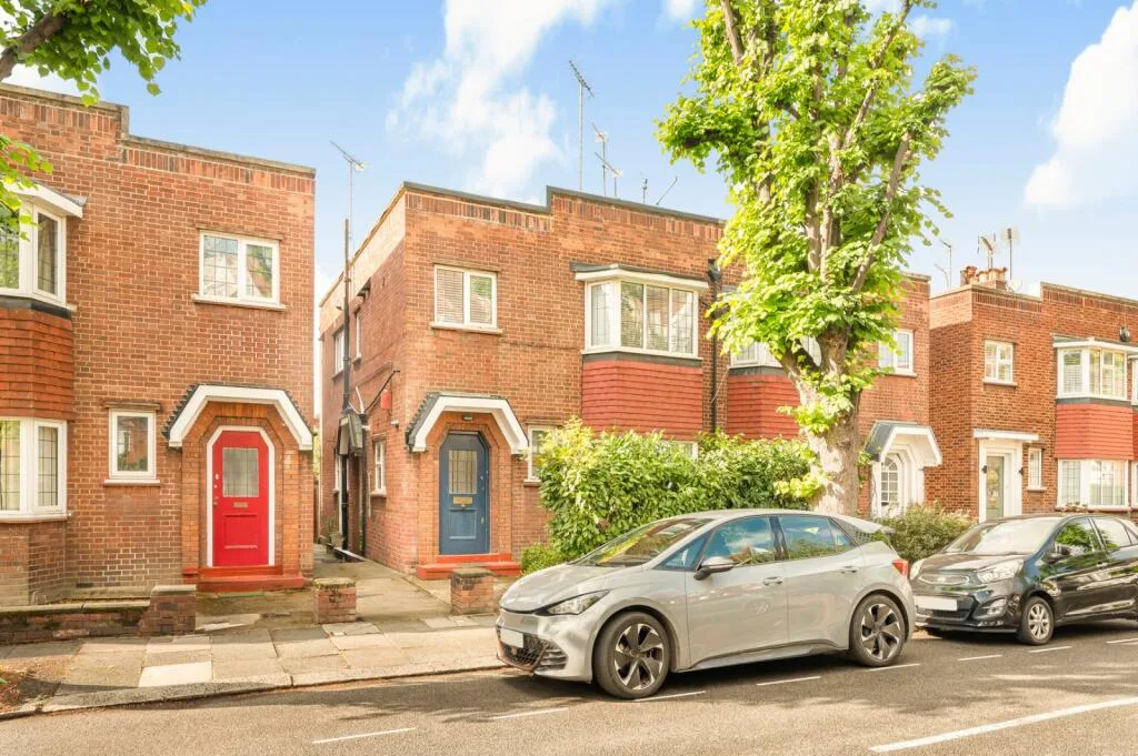 2 bedroom maisonette for rent