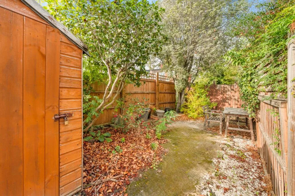 2 bedroom maisonette for rent