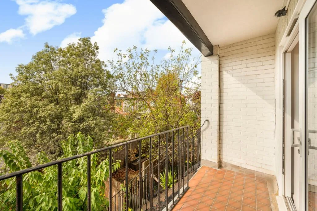 2 bedroom maisonette for rent