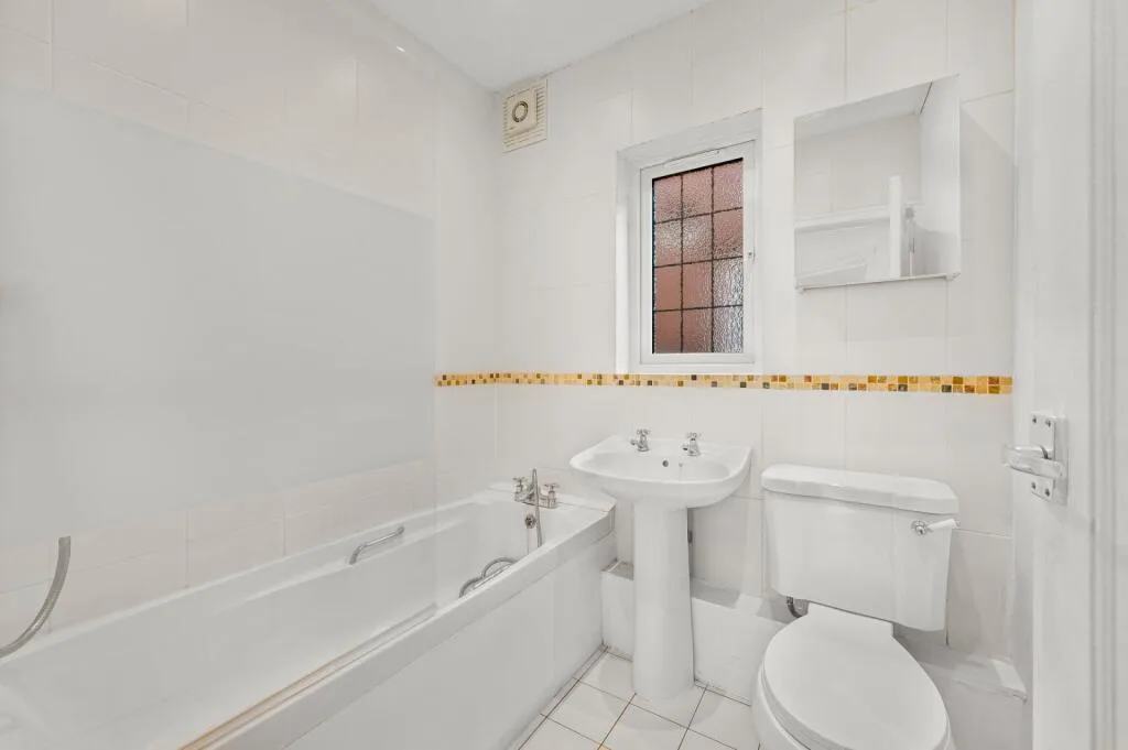 2 bedroom maisonette for rent