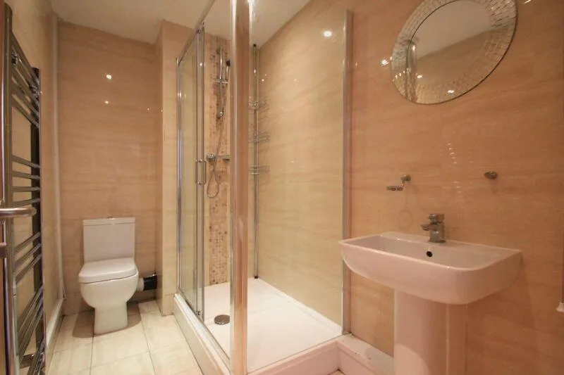 5 bedroom semi-detached house for rent