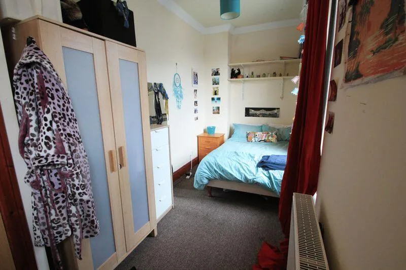 5 bedroom semi-detached house for rent