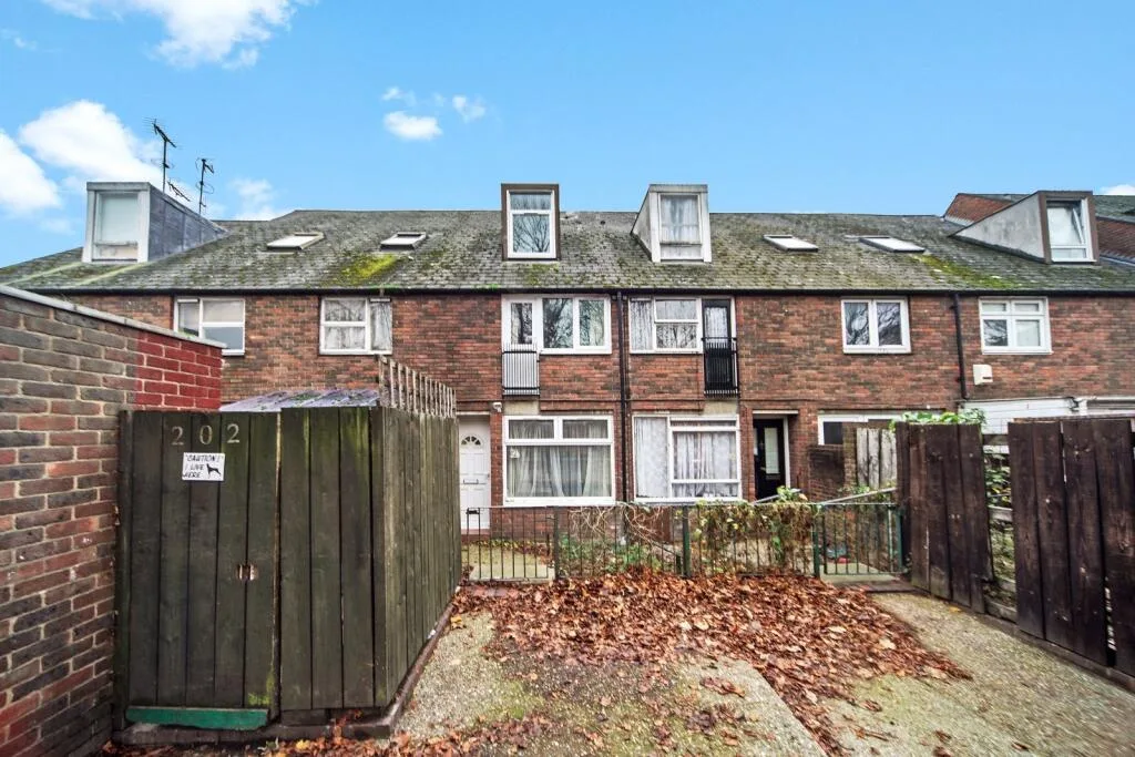 4 bedroom terraced house for rent