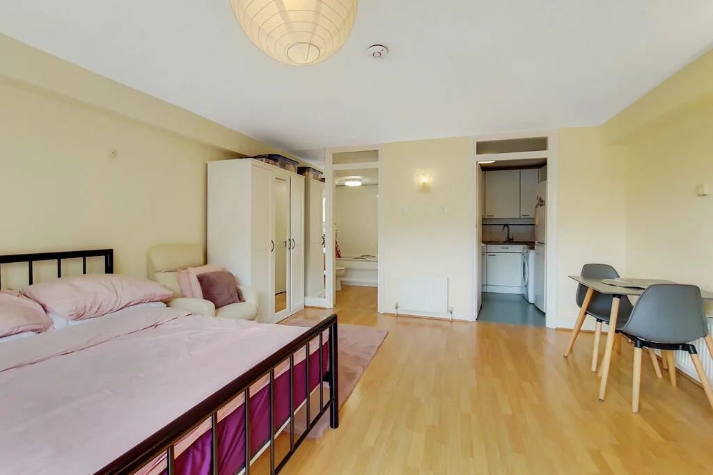 Studio flat for rent