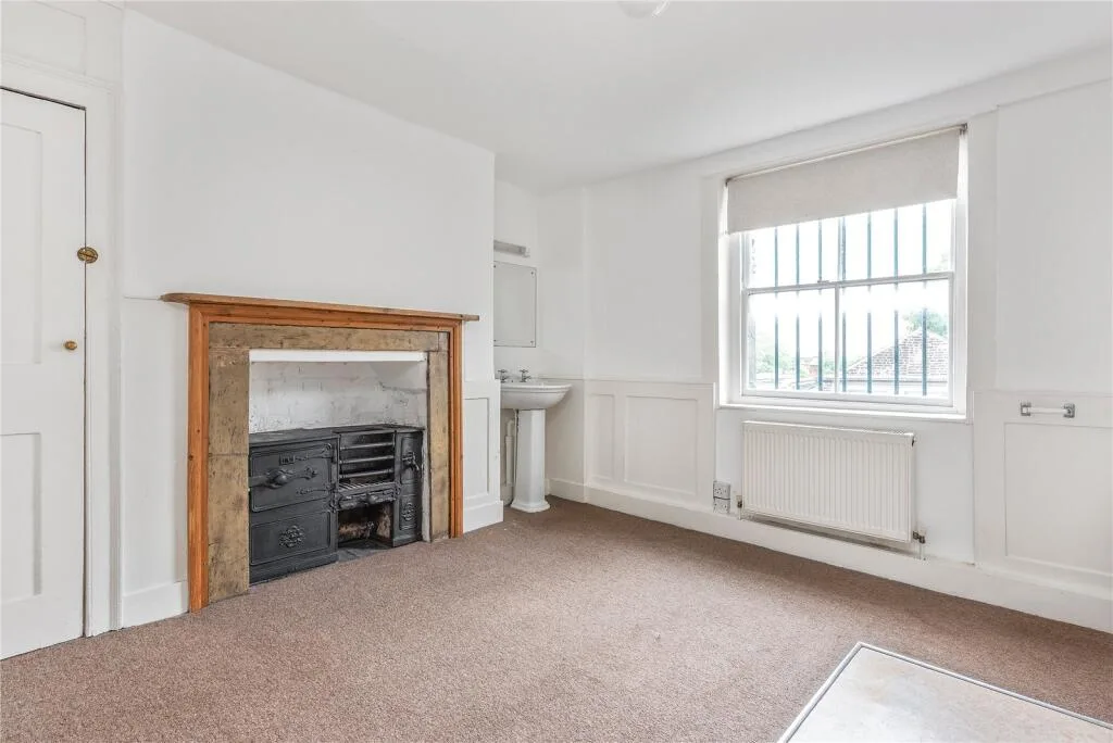 3 bedroom maisonette for rent