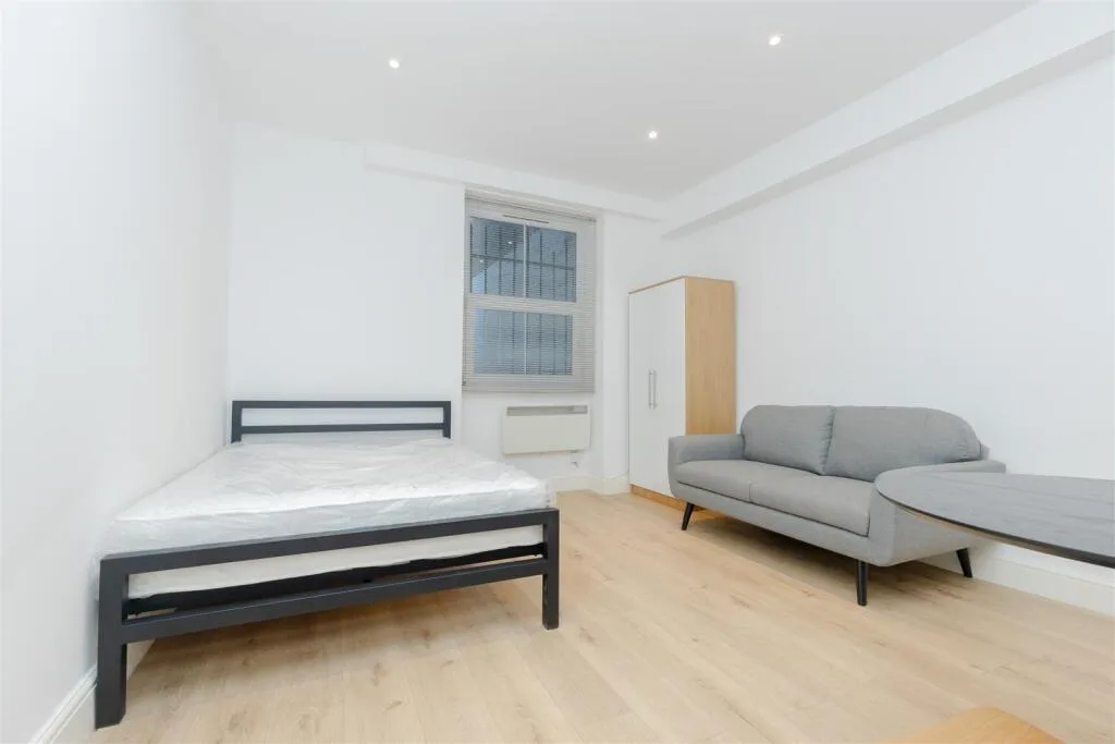 Studio flat for rent
