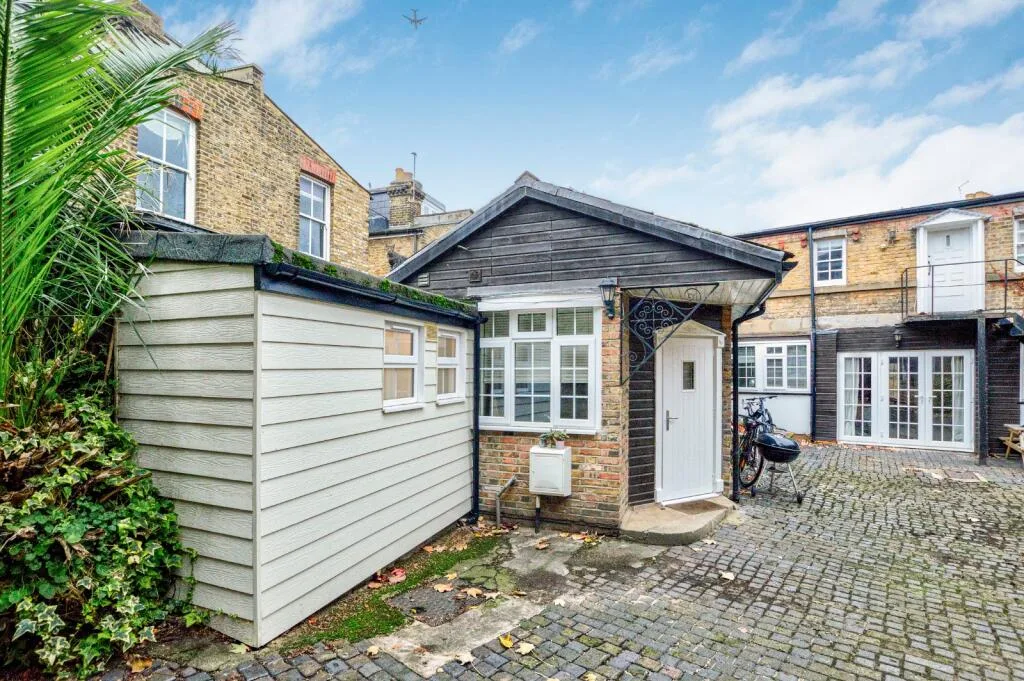 1 bedroom bungalow for rent