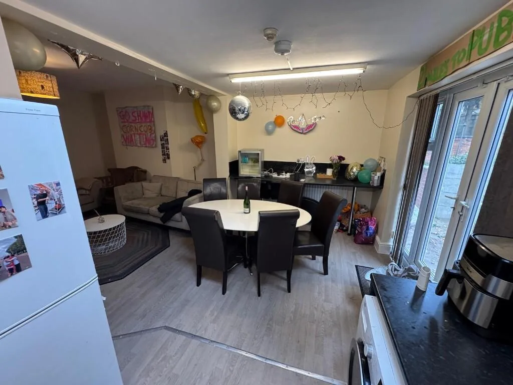 5 bedroom detached house for rent