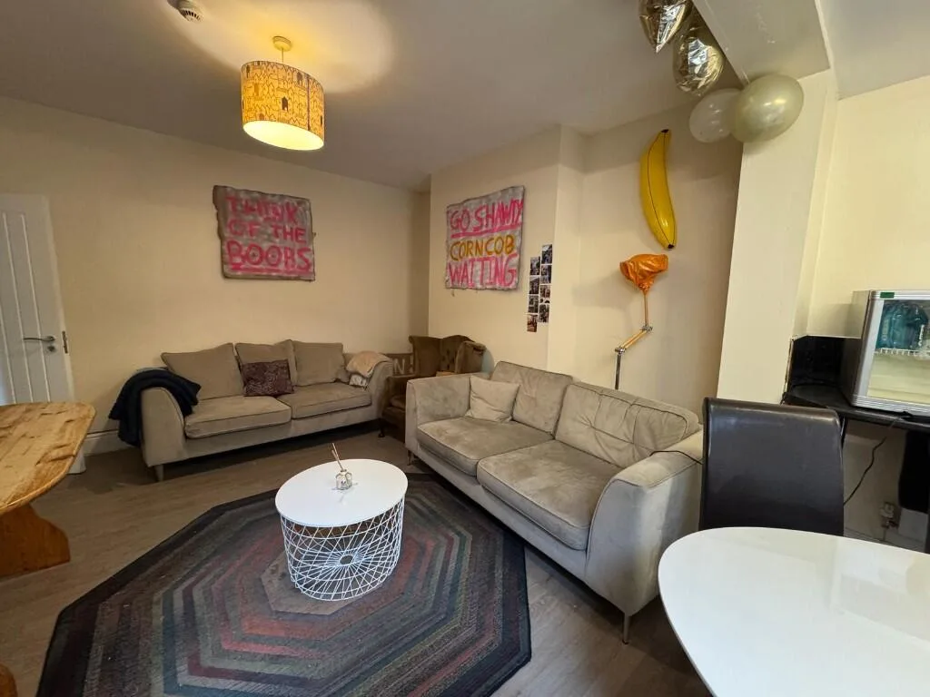 5 bedroom detached house for rent