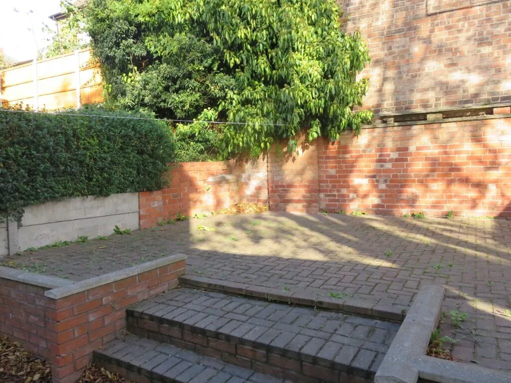 5 bedroom detached house for rent