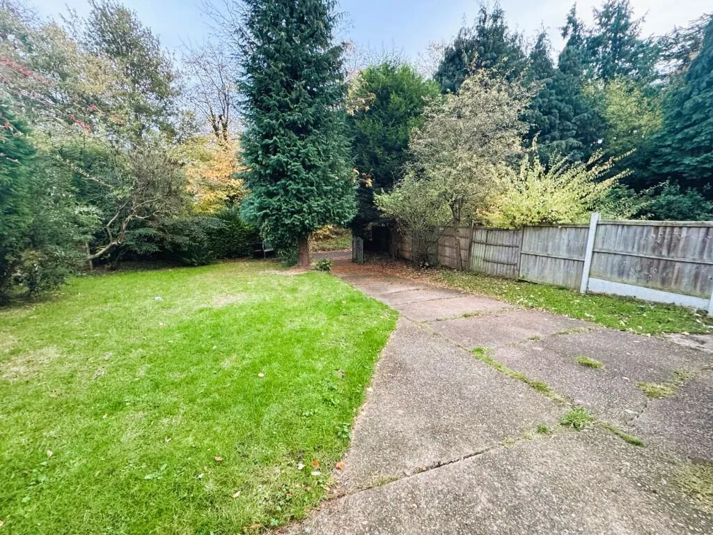 5 bedroom detached house for rent