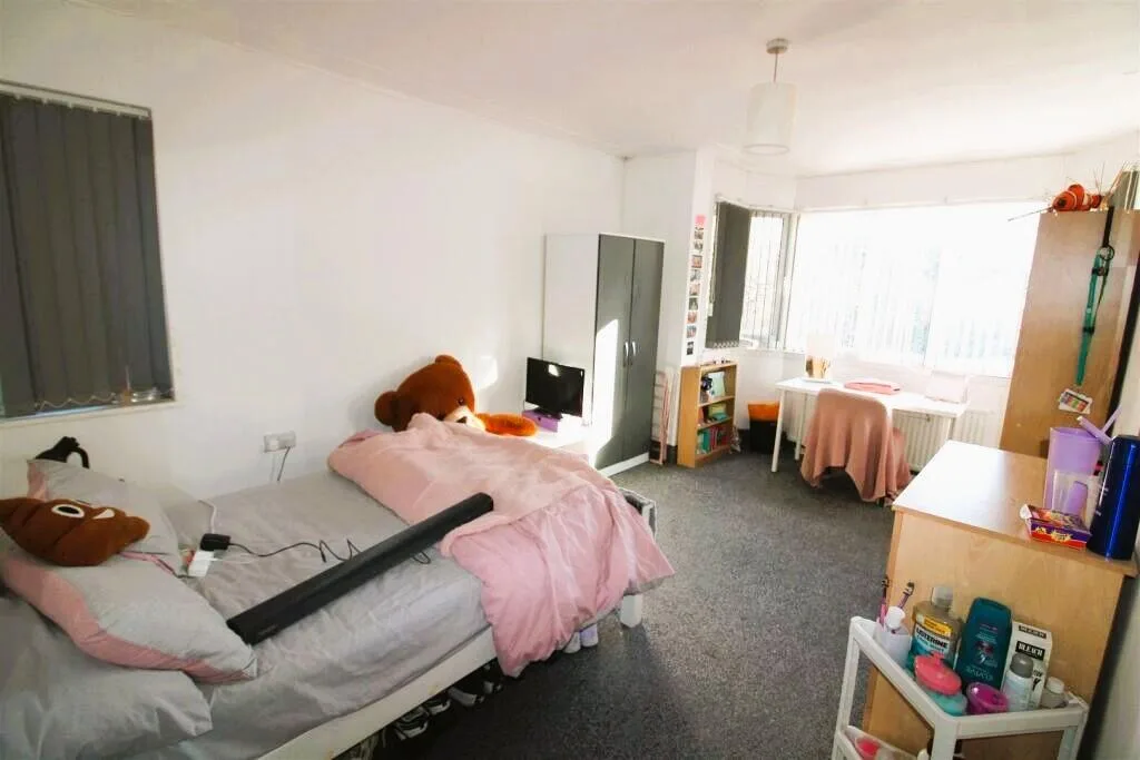 5 bedroom detached house for rent