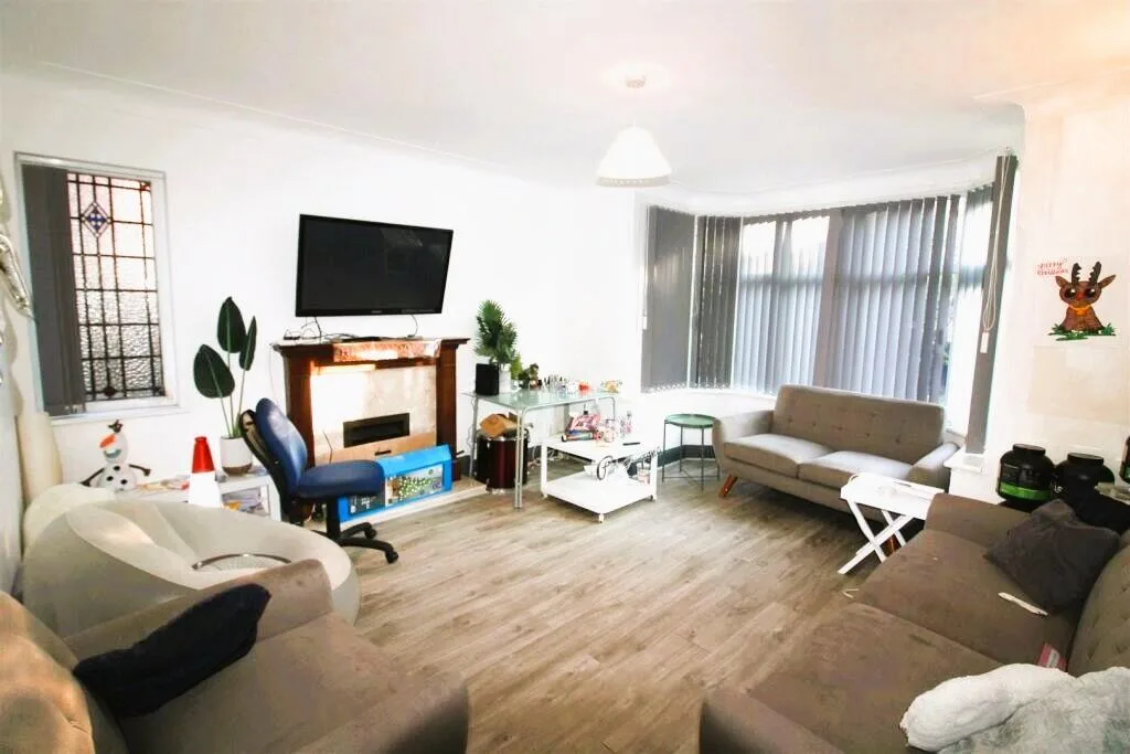 5 bedroom detached house for rent