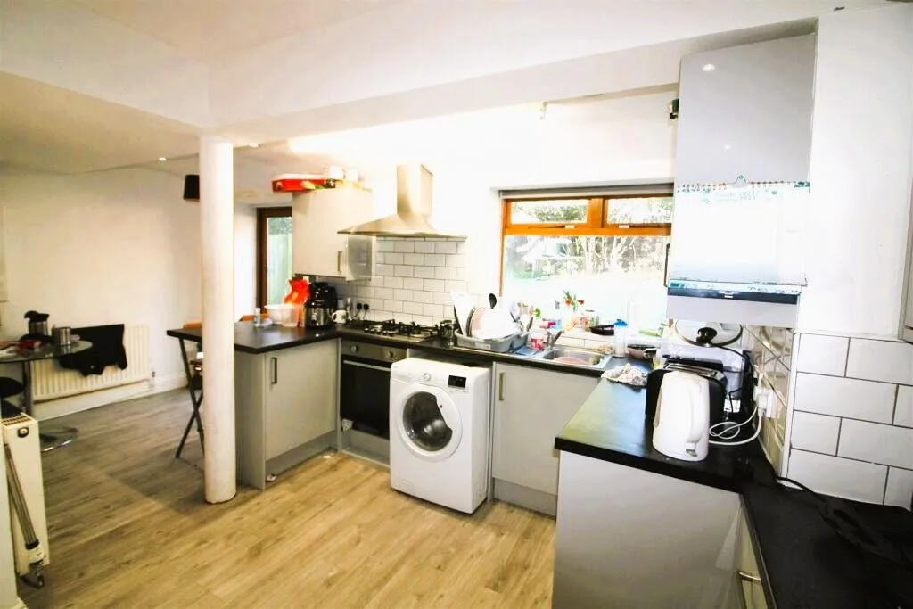 5 bedroom detached house for rent