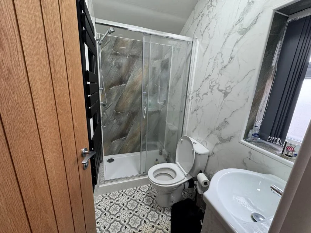 5 bedroom semi-detached house for rent